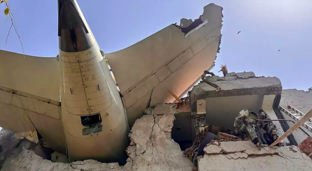 INDE - Un Boeing 787 d'Air India s'écrase avec 242 personnes à bord