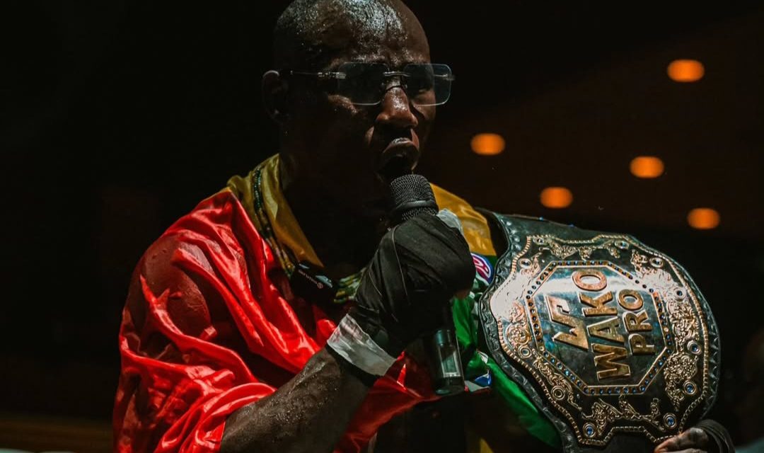 WAKO AFRICA - Casimir Diatta Kayilla AK47 décroche la ceinture devant Laroussi