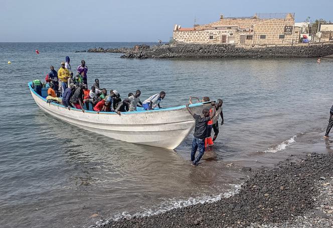 ÉMIGRATION CLANDESTINE - Une pirogue échoue aux Almadies avec de nombreux candidats à bord