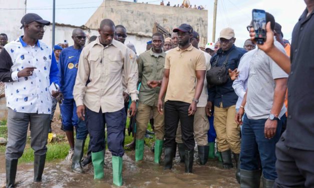 INONDATIONS - Bassirou Diomaye Faye au chevet des sinistrés de la banlieue