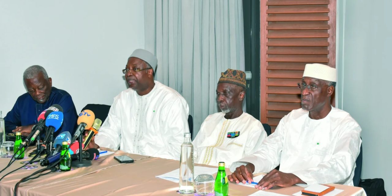 90È ANNIVERSAIRE D'ABDOU DIOUF - La Fondation "Sport-Vertu" honore l'ancien chef d’État