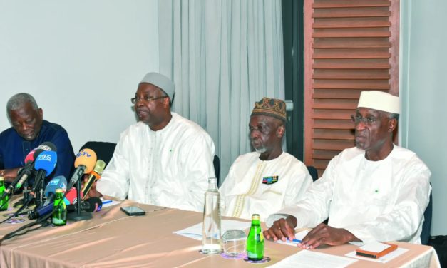 90È ANNIVERSAIRE D'ABDOU DIOUF - La Fondation "Sport-Vertu" honore l'ancien chef d’État