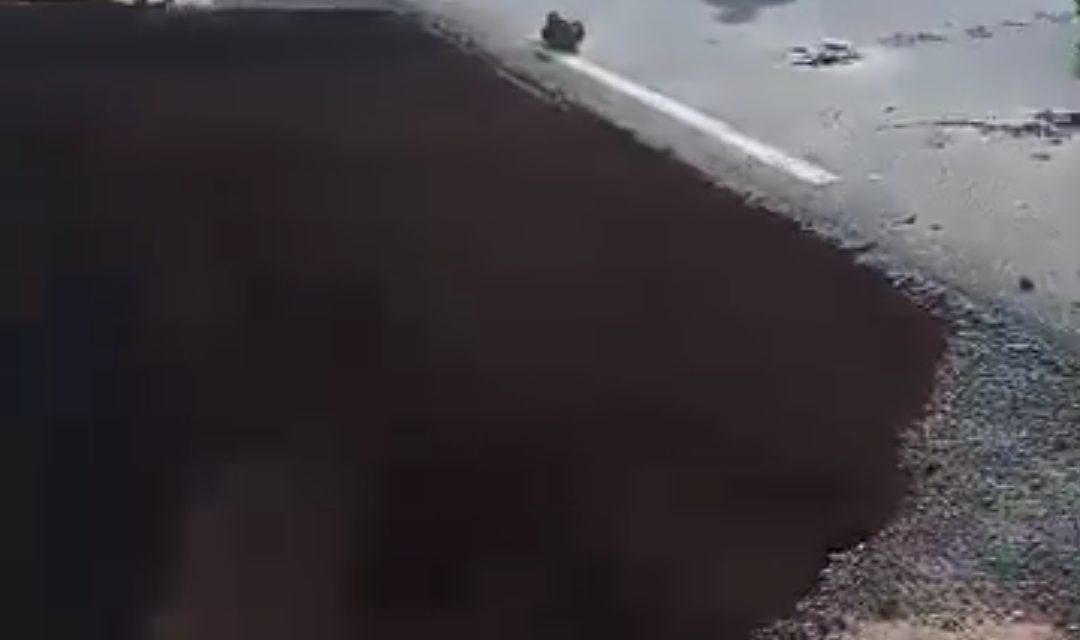 AXE LOMPOUL-LEONA- Une partie de la chaussée s’effondré, la circulation perturbée