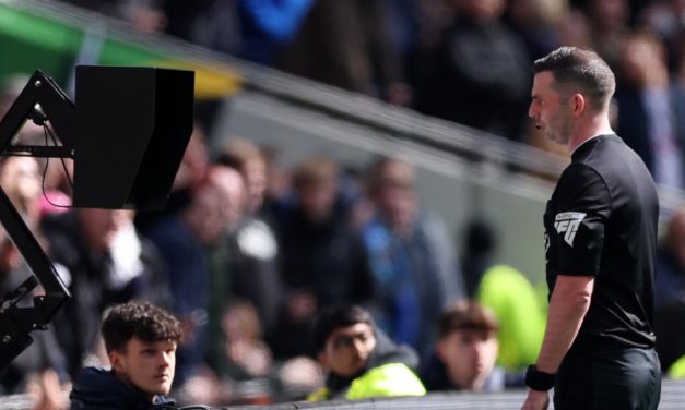 PUBLICITÉ MAILLOT - La FIFA tape du poing sur la table avec les arbitres