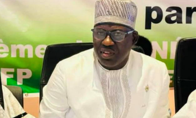 L'AFP pointe "des zones de turbulences inédites" dans la gouvernance du pays