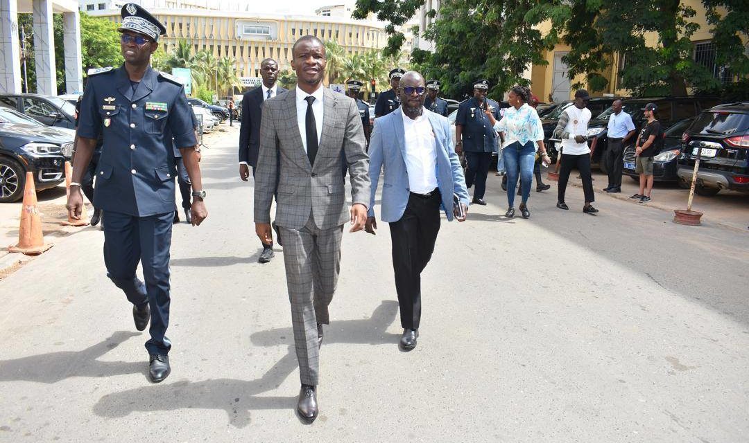 Le ministre de l’Intérieur en tournée dans les services de la Police nationale