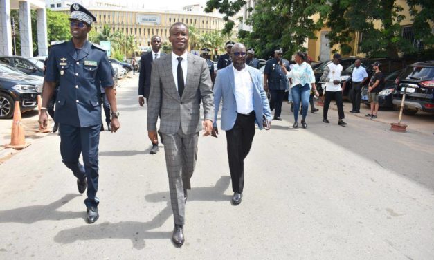 Le ministre de l’Intérieur en tournée dans les services de la Police nationale