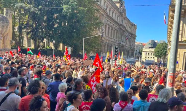«BLOQUONS TOUT» EN FRANCE - Près de 300 arrestations, des manifestation dans plusieurs villes