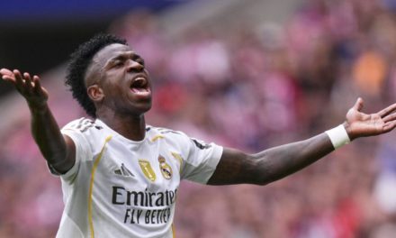 REAL - Vinicius pète un câble, Alonso répond