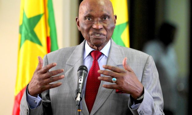 "LE BOULEVARD DE LA LIBERATION" REBAPTISE "BOULEVARD PDT ABDOULAYE WADE" - Le PDS aux anges