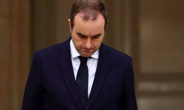 DEMISSION DE LECORNU -  La France s'enfonce dans la crise politique