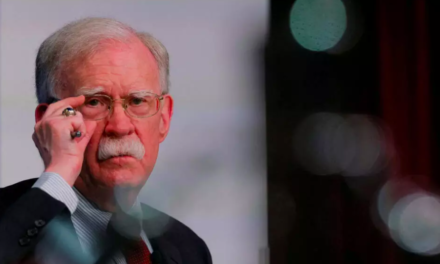 ÉTATS-UNIS - John Bolton, ex-conseiller à la sécurité nationale de Donald Trump, visé par 18 chefs d’inculpation