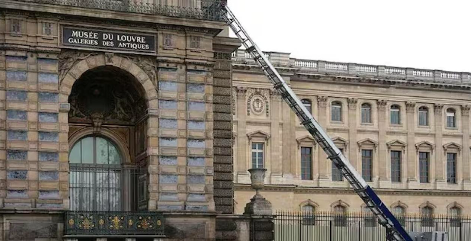 VOL DE BIJOUX AU LOUVRE - Deux hommes en garde à vue