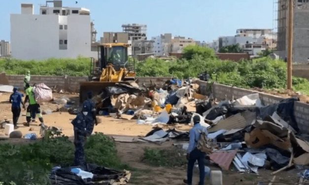 MAMELLES - Me Bamba Cissé rase la cité Haoussa