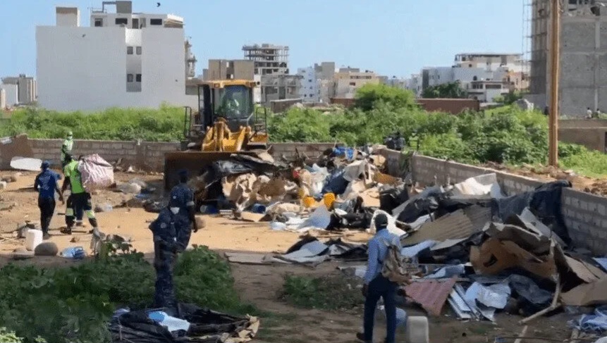 MAMELLES - Me Bamba Cissé rase la cité Haoussa