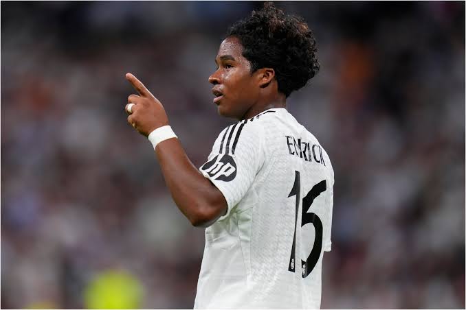 REAL MADRID - Endrick pose ses conditions
