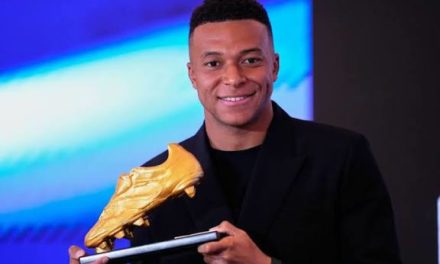REAL MADRID - Mbappé reçoit le Soulier d'or