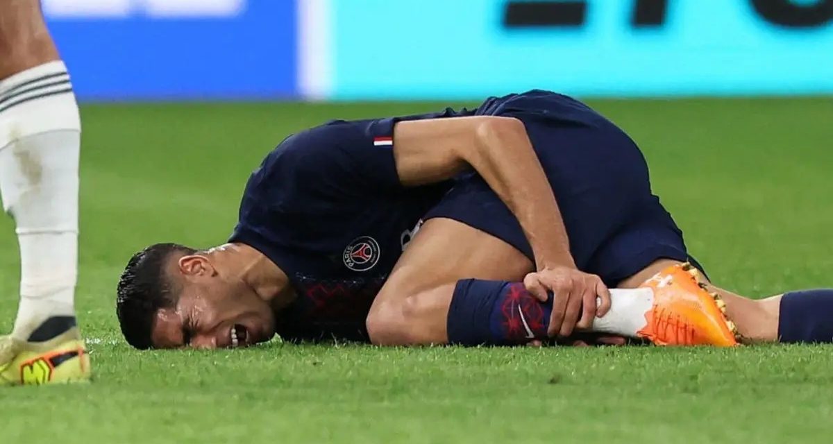 PSG - Au moins six semaines pour Hakimi