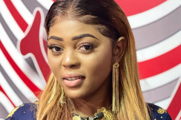 D-MEDIA - La journaliste Asma Khadija recherchée par la BR de Faidherbe après des propos sur Ousmane Sonko