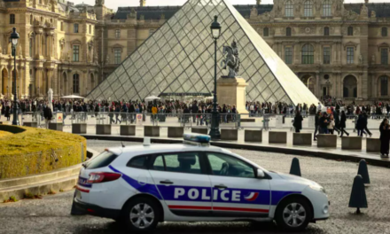 VOL AU LOUVRE - Le parquet annonce quatre nouvelles interpellations, les bijoux toujours introuvables