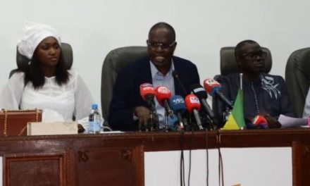 Le FDR décrit un pays "au bord de la faillite" et une situation politique "tout aussi désastreuse"