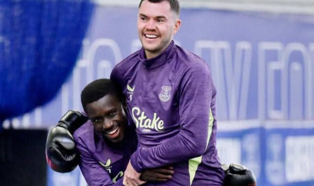 EVERTON - Gana Guèye et Michael Keane fument le calumet de la paix