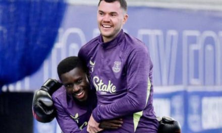 EVERTON - Gana Guèye et Michael Keane fument le calumet de la paix