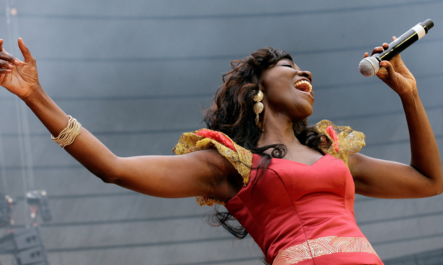 FIN D'ANNEE - Coumba Gawlo dévoile un nouvel album live et un programme alléchant