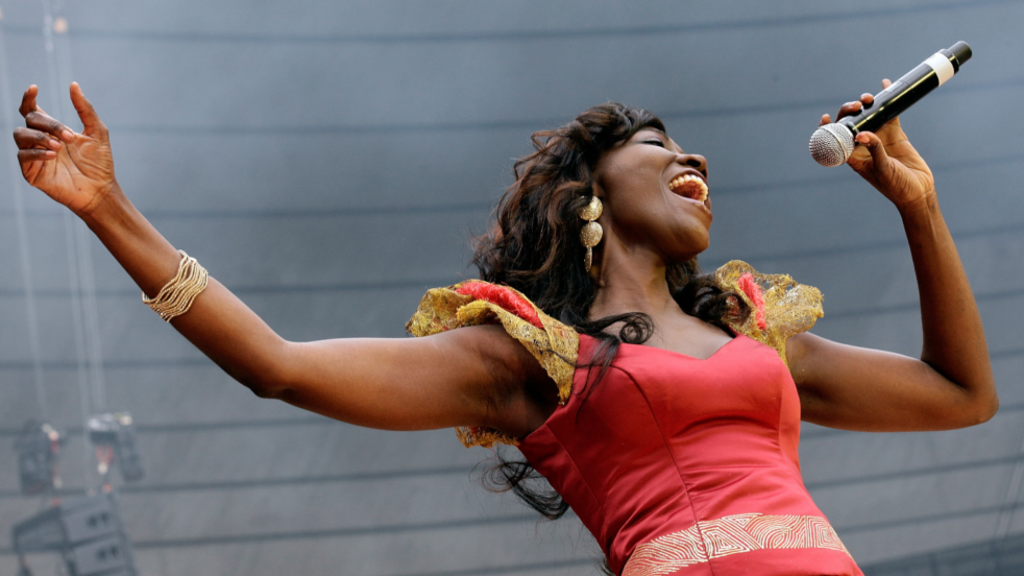 FIN D'ANNEE - Coumba Gawlo dévoile un nouvel album live et un programme alléchant