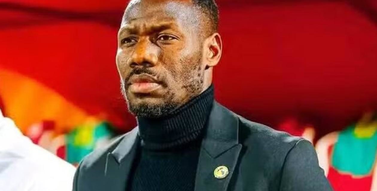 COUPS DE PILON - Et Pape subit la loi de Don carlo