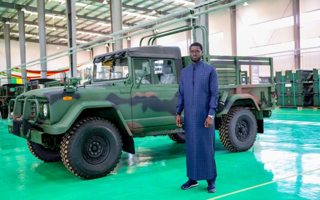 BASSIROU DIOMAYE FAYE SUR L’USINE D’ASSEMBLAGE DE VEHICULES MILITAIRES -« Cette infrastructure  symbolise la première concrétisation en matière d’industrie de défense »