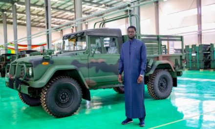 BASSIROU DIOMAYE FAYE SUR L’USINE D’ASSEMBLAGE DE VEHICULES MILITAIRES -« Cette infrastructure  symbolise la première concrétisation en matière d’industrie de défense »