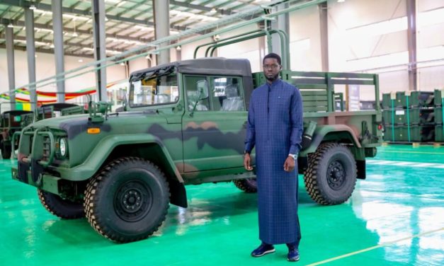 BASSIROU DIOMAYE FAYE SUR L’USINE D’ASSEMBLAGE DE VEHICULES MILITAIRES -« Cette infrastructure  symbolise la première concrétisation en matière d’industrie de défense »