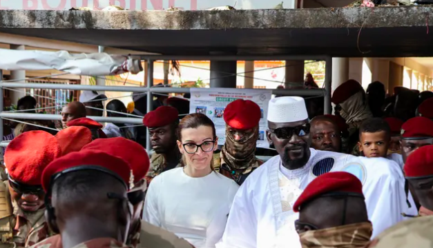 GUINÉE -  Le chef de la junte Mamadi Doumbouya élu président avec 86,72 % des voix