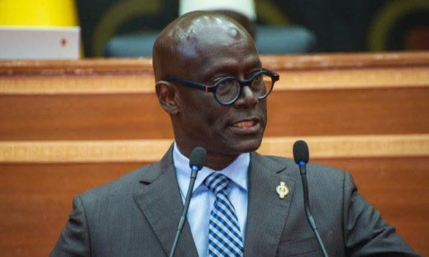 THIERNO ALASSANE SALL : "J'ai vu des images d'étudiants avec des blessures par balles"