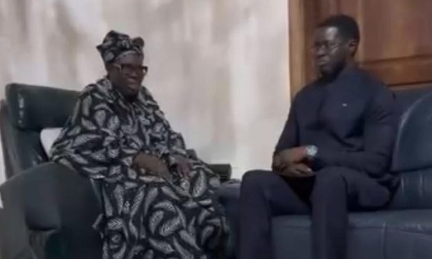 ZIGUINCHOR - Diomaye chez la mère de Sonko