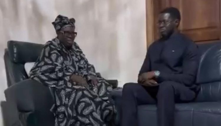 ZIGUINCHOR - Diomaye chez la mère de Sonko