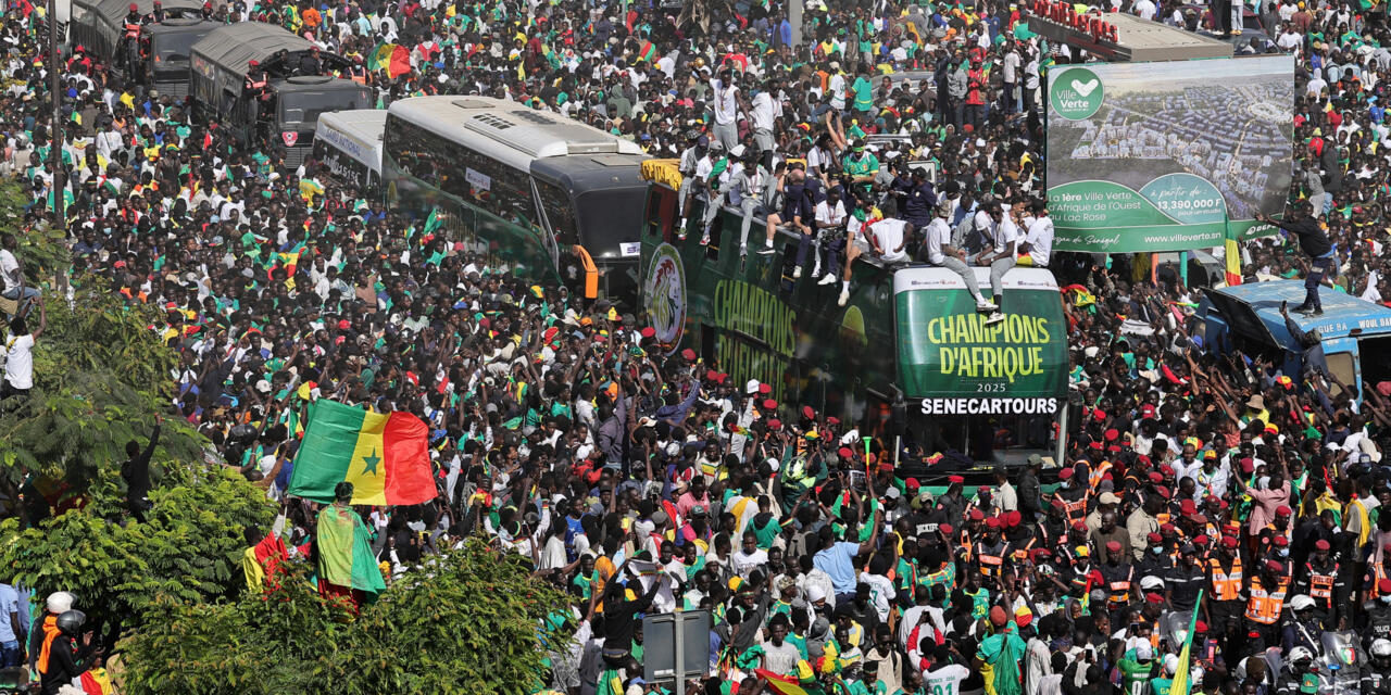 IMAGES / DE RETOUR A DAKAR - Les Lions accueillis comme des rois