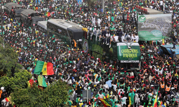 IMAGES / DE RETOUR A DAKAR - Les Lions accueillis comme des rois