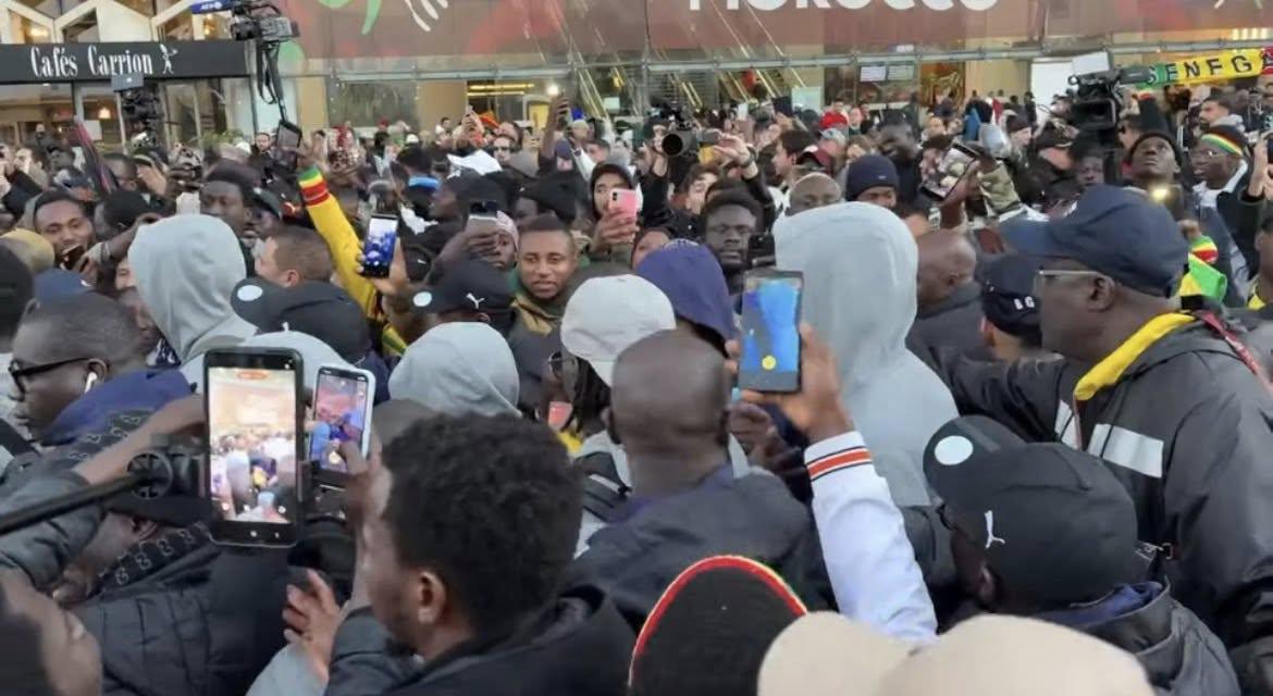 CAN 2025 - Les Lions débarquent à Rabat dans une ambiance chaotique