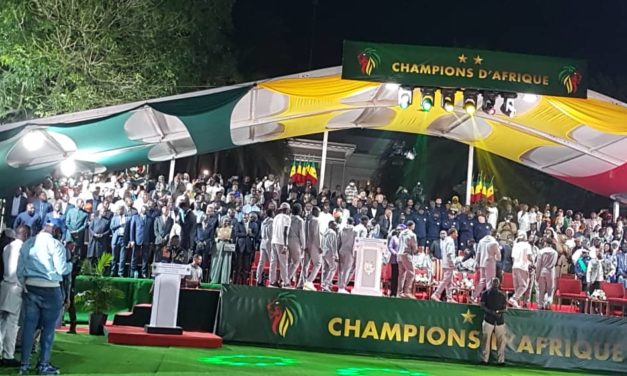 RÉCEPTION DES LIONS AU PALAIS - Quand le sacre continental efface, le temps d’un soir, les clivages politiques