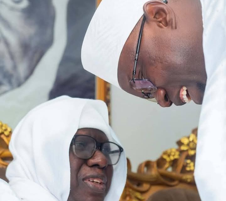 VISITE CHEZ LE KHALIFE DES LAYENES- Ousmane Sonko réaffirme le soutien de l'Etat aux foyers religieux