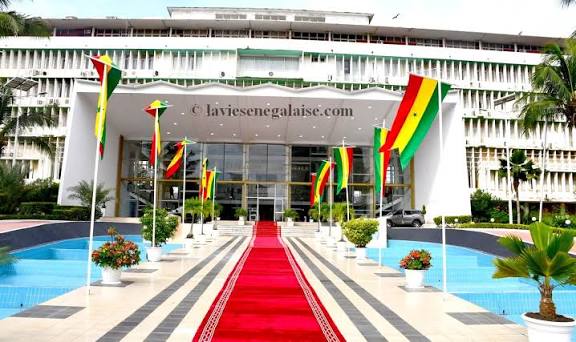 MAMADOU OURY DIALLO, ANCIEN INSPECTEUR DU TRÉSOR-« Il y a un besoin extraordinaire de réforme de nos institutions »