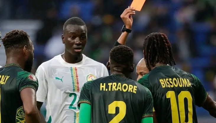 CARTONS JAUNES - 7 Lions sous la menace d'une suspension 