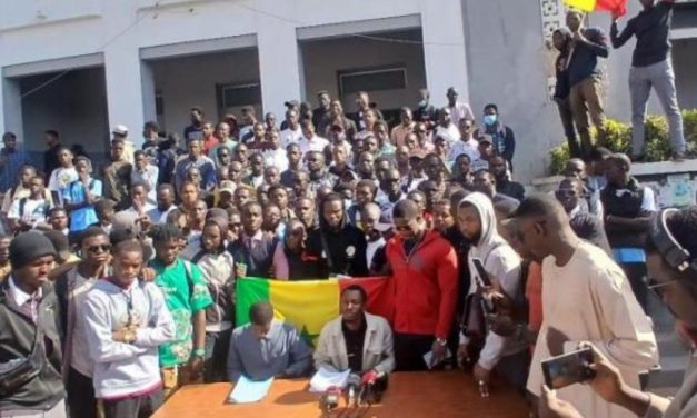 TENSIONS À L’UCAD - Les amicales étudiantes interrompent la visite du ministre