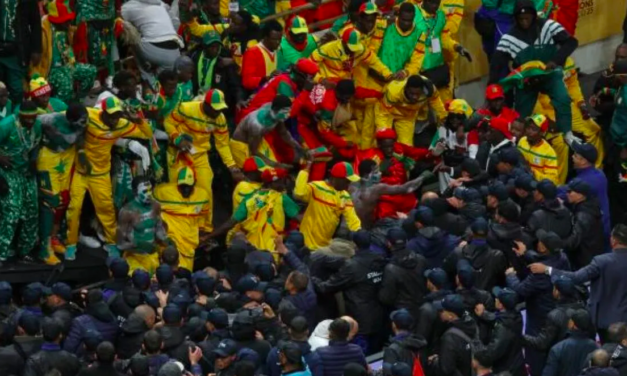 CONDAMNATION DES 18 SUPPORTEURS SENEGALAIS AU MAROC - Des jeunes brûlent des pneus et bloquent la circulation