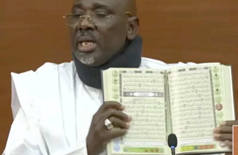 ASSEMBLÉE NATIONALE - Farba Ngom prête serment sur le Coran et défend « sa vérité » face aux accusations