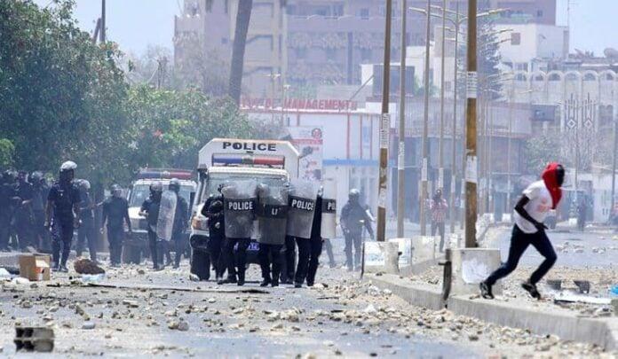 AFFRONTEMENTS À L’UCAD - 105 étudiants arrêtés, un étudiant décédé, une cinquantaine d'étudiants et plus de 20 policiers blessés