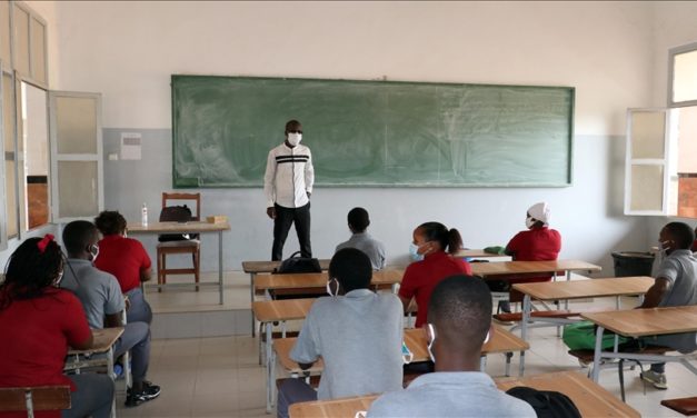 PONCTIONS SALARIALES - Les syndicats d’enseignants dénoncent un "vandalisme d’Etat" et "un vol systématique"