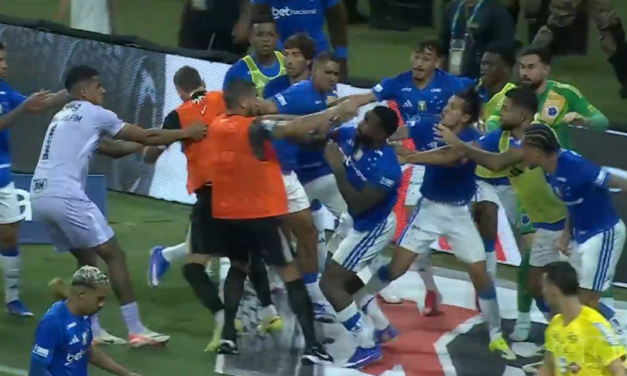 BRÉSIL - Le match se termine... avec 23 rouges